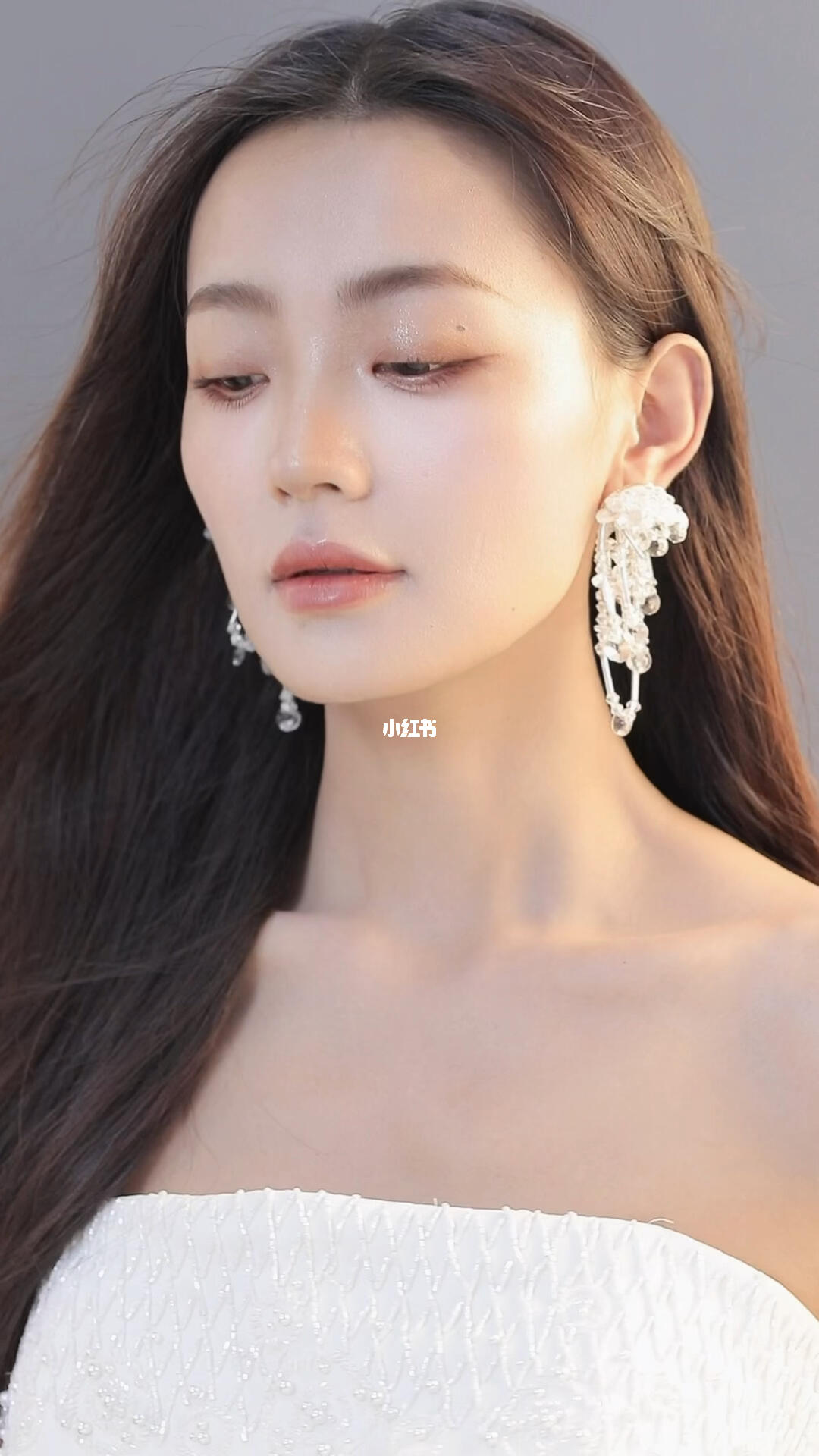 美女最新造型，时尚潮流的先锋引领者